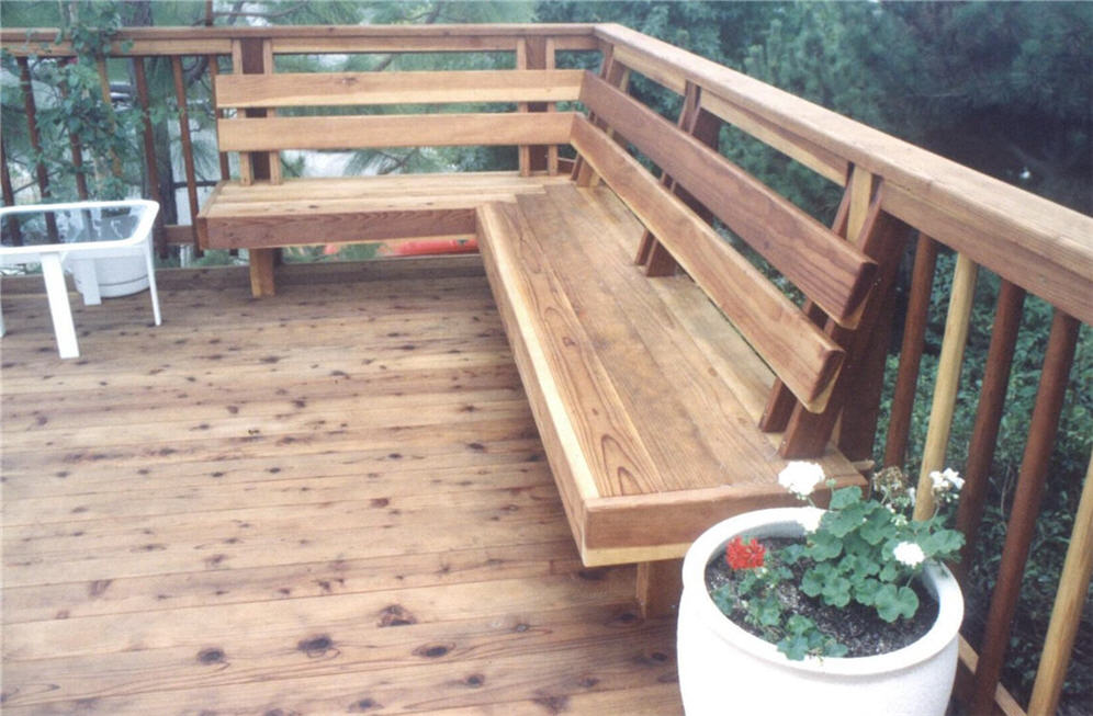 Deck with Built In Bench