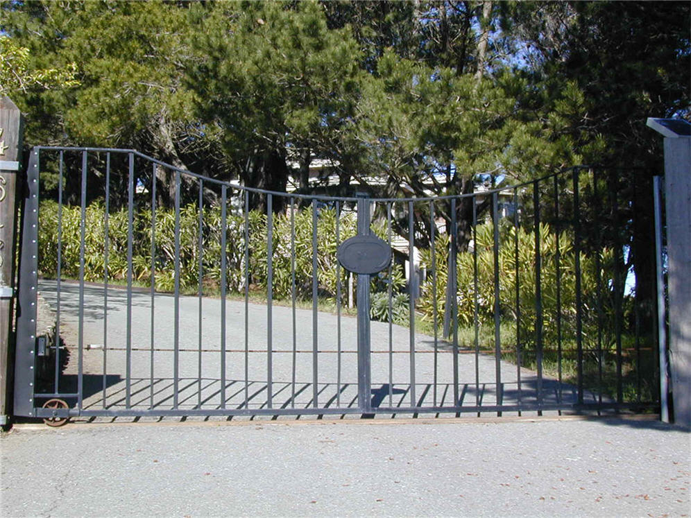 Metal Auto Court Gate