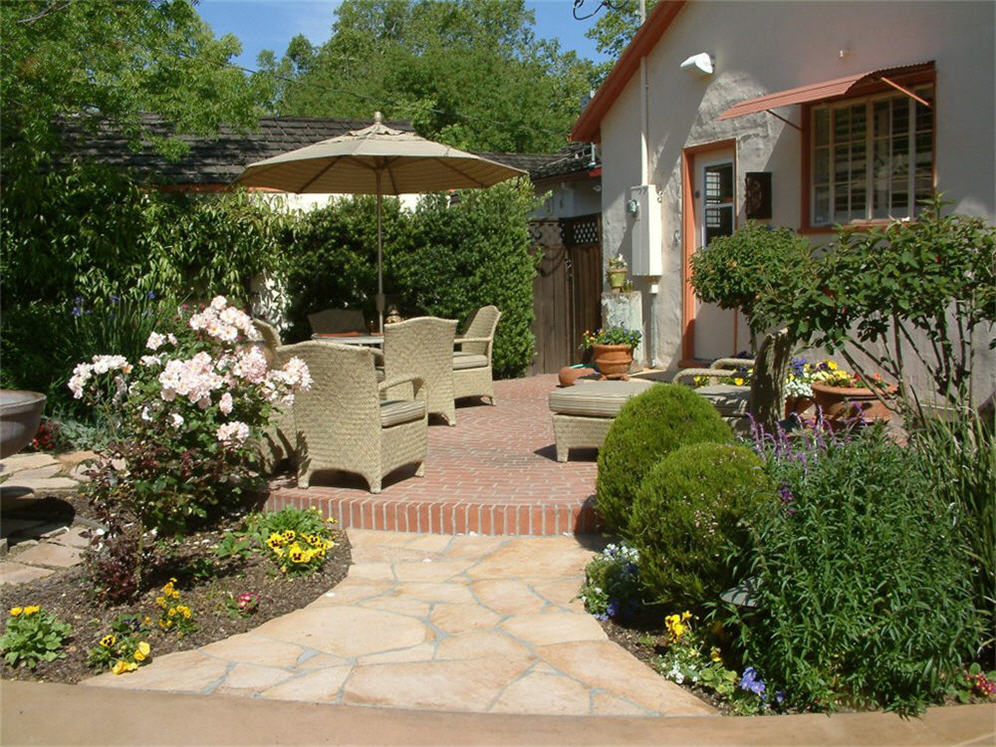 Patio with Circular Brick Work Spring