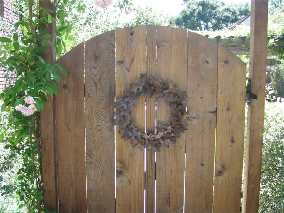 Wreathed Gate